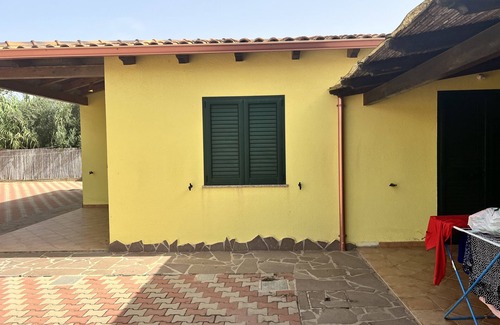 Masainas Maison | Résidence Sulcis 5 avec vue sur les montagnes, terrasse partagée et climatisation.