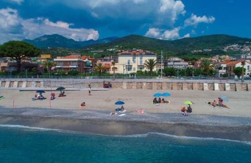 Pietra Ligure Appartement | Residence Villa Carmen fronte mare a 50 mt