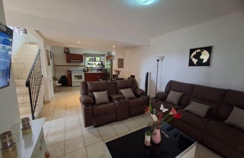 Desamparados Villa | Residencia Villa la Colina