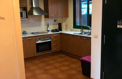 L Almadrava Appartement | Appartement résidentiel au RC avec jardin et un accès direct à la piscine.