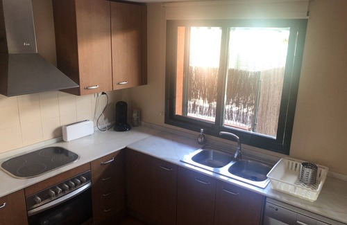 L Almadrava Appartement | Appartement résidentiel au RC avec jardin et un accès direct à la piscine.