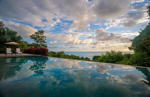 Uvita Villa | RESOL : Villa de luxe isolée avec vue sur l'océan dans la jungle