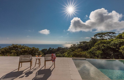 Uvita Villa | RESOL : Villa de luxe isolée avec vue sur l'océan dans la jungle