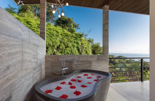 Uvita Villa | RESOL : Villa de luxe isolée avec vue sur l'océan dans la jungle