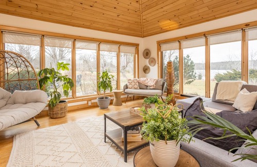 Yarmouth County Maison | RESORT 21 - A private oasis on the lake.