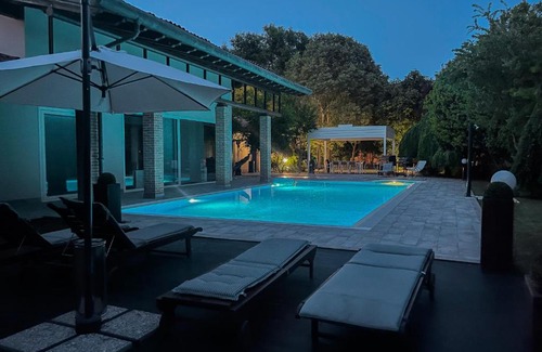 Curtatone Villa | RESORT con PISCINA, BARBECUE, PALESTRA, SAUNE e KARAOKE