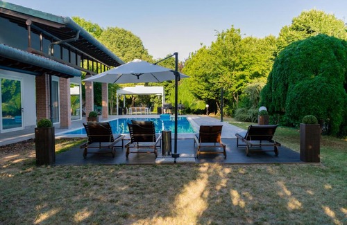 Curtatone Villa | RESORT con PISCINA, BARBECUE, PALESTRA, SAUNE e KARAOKE