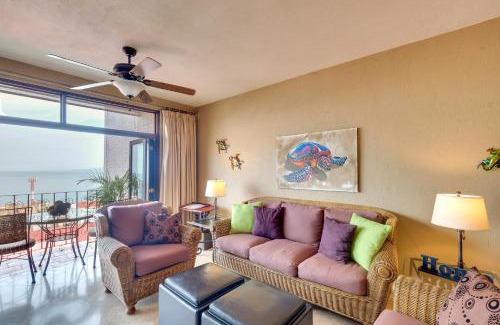 Downtown Puerto Vallarta Appartement | Resort Condo with Pool Access and Pacific Ocean Views!