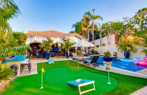 Middletown Maison | Resort Living: Hoops Outdoor Bar Views PoolSpa