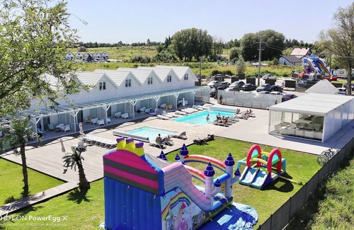 Mielno Maison | Resort nowoczesnych domków wakacyjnych- dwa podgrzewane baseny, plac zabaw, bar!