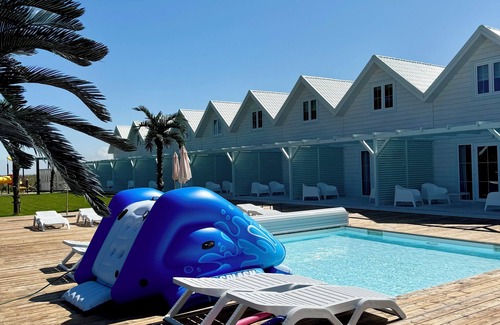 Mielno Maison | Resort nowoczesnych domków wakacyjnych- dwa podgrzewane baseny, plac zabaw, bar!