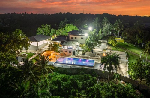 Santo Domingo Maison | Resort Oasis: Pool & Weddings