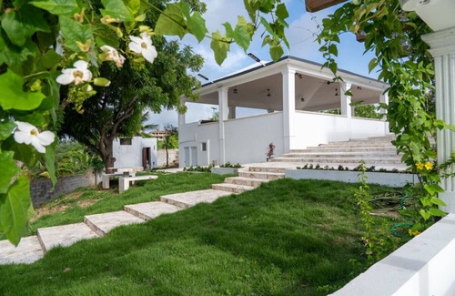 Santo Domingo Maison | Resort Oasis: Pool & Weddings