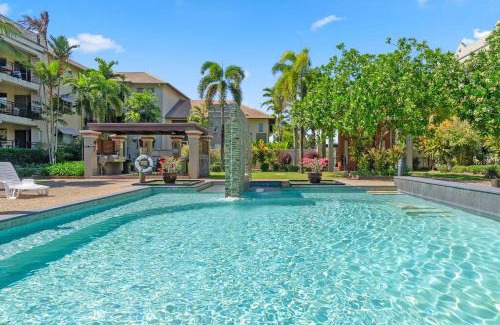 Westcourt Appartement | Resort Splendor - Top Floor Apartment in Cairns One
