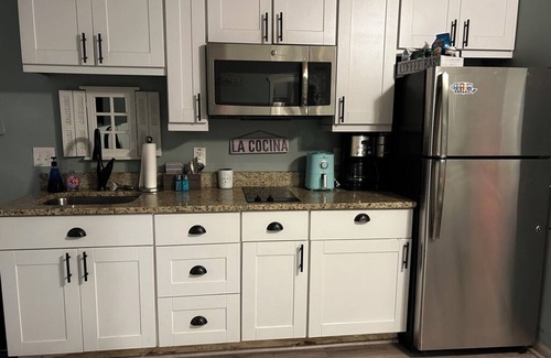 Woodstock Appartement | Resort studio apartment with private hot tub, fire pit, gym, and access to pool.
