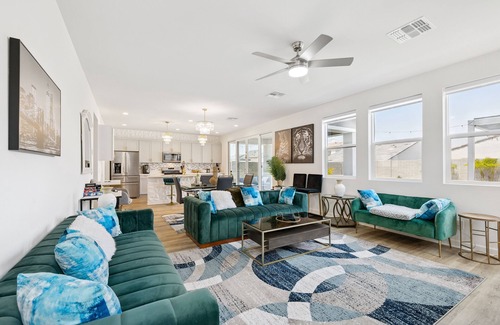 San Tan Valley Maison | Resort style 4-bedroom house, heated pool/hot tub, fitness room in Queen Creek