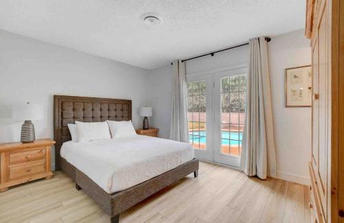 Paradise Maison | Resort Style 4 bedroom House with Pool Minutes from Strip