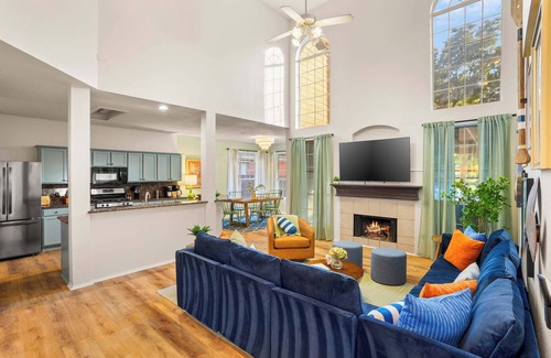 Lake Dallas Maison | Resort Style Backyard Pool Pickleball Court