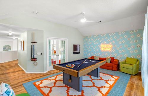 Lake Dallas Maison | Resort Style Backyard Pool Pickleball Court