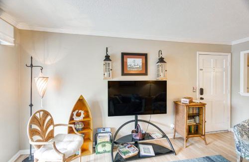 Demere Park Appartement | Resort-Style Condo in St Simons about 1 Mi to Pier!