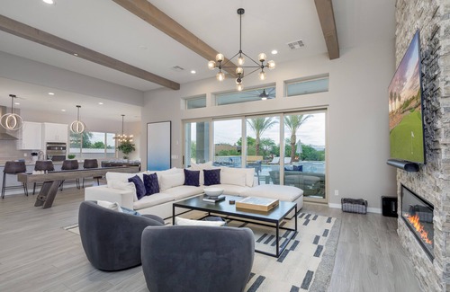 Rio Verde Foothills Maison | Resort-Style Estate, Mountain Views, Heated Pool & Spa, Fun Putting Green, More