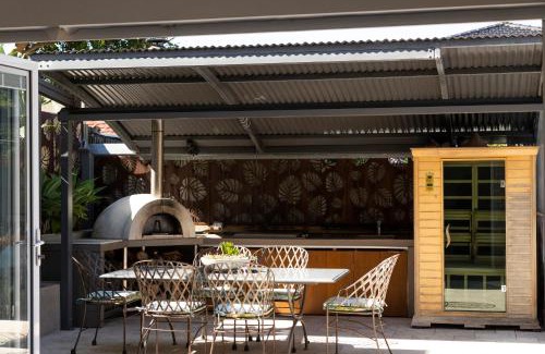 Maroubra Maison | Resort Style home close to the Beach with Pool, Sauna and Pizza Oven