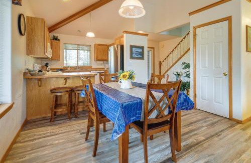 Klamath Falls Maison | Resort-Style Klamath Falls Home, Golf Course View!