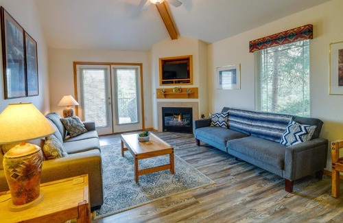 Klamath Falls Maison | Resort-Style Klamath Falls Home, Golf Course View!