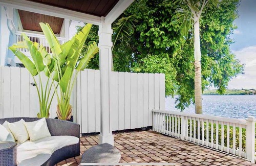 Coquina Key Copropriété | Vue panoramique sur la baie, admirez les couchers de soleil et les dauphins, patio privé tropical