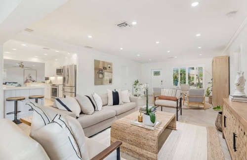 Lake Clarke Shores Maison | Resort-style sophisticated lakefront pool home!