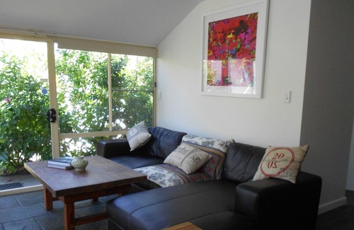 Freshwater Cabine | Tranquil Garden Retreat