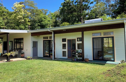 Lillian Rock Maison | Edan Gardens Restaway cottage - unique with serene panoramic views