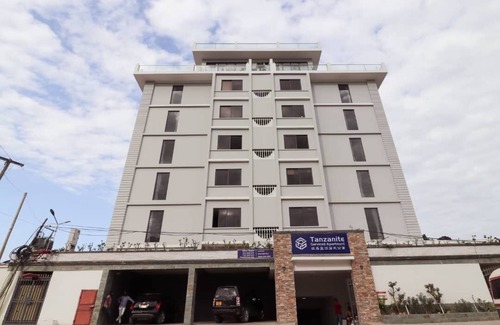 Masaki Appartement | Rest easy in 2BR apartment w/wifi, gym & pool