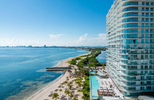 Downtown Cancun Hôtel | Rest, Rejuvenate & Relax with Spa and Swimming Pool Near Golf & Marina