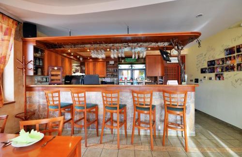 Jilesovice Maison | Restaurace a penzion Kamenec