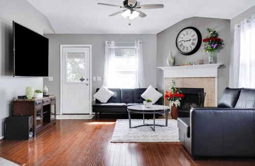 Wetmore Maison | Restful Spacious 4Bedroom Central @ Six Flags
