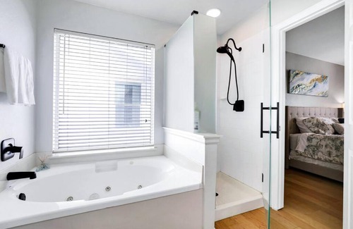 Wetmore Maison | Restful Spacious 4Bedroom Central @ Six Flags