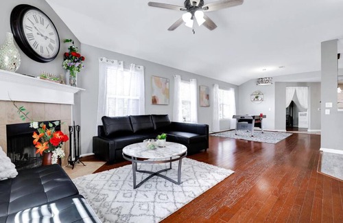 Wetmore Maison | Restful Spacious 4Bedroom Central @ Six Flags