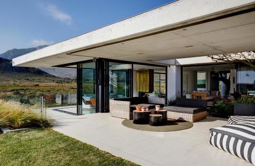 Pringle Bay Maison | Restio River House