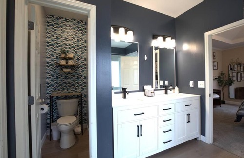 Blue Springs Maison | RestMidwest KC Metro Large Home
