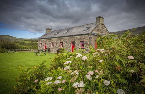 Caherdaniel Cottage | Chalet restauré des gardes-côtes du 18 e s. Au bord de la magnifique estuaire de Kenmare