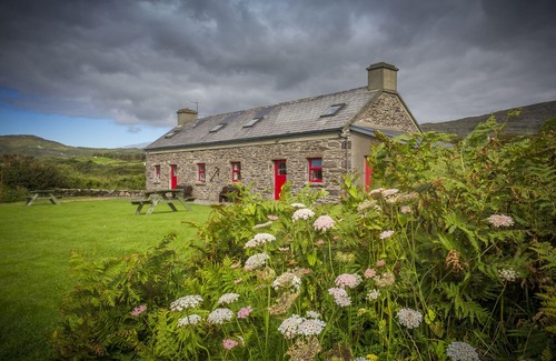 Castlecove Cottage | Restauré au 18ème siècle. Cottage Coastguard à la rive de l'estuaire de Kenmare
