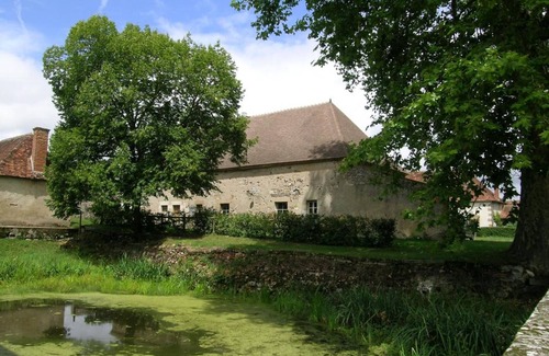 Sauvagny Cottage | Bergerie restaurée avec cheminée, jardin clos, animaux acceptés