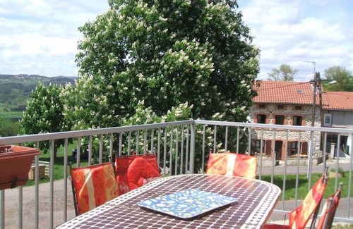Retournac Cottage | Grange restaurée avec terrasse et wifi à La Bastide