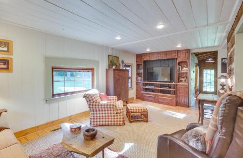 Peaks Maison | Restored Buchanan Log Cabin on 9-Mile Creek!