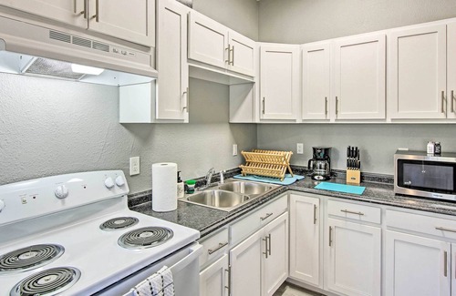 Enid Appartement | NEW! Restored Enid Apt: Central to Historic Dtwn!