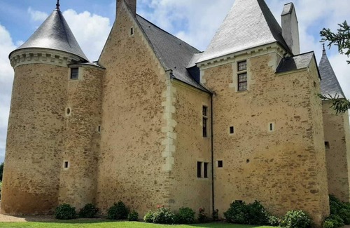 Roeze-sur-Sarthe Maison | Restored family manor - Great Room and its private bathroom