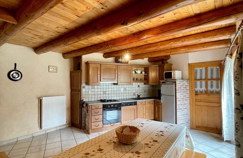 Saint-Ilpize Cottage | Ferme rénovée, 3 chambres, cheminée