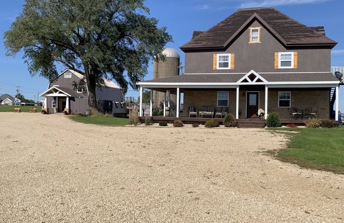 Dickeyville Maison | La ferme restaurée est située au sommet de 54 acres avec une vue à 360 degrés de WI pittoresque.