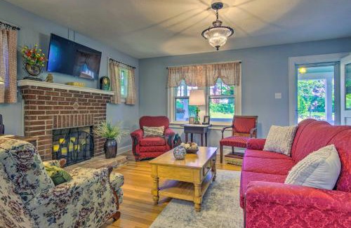Mars Hill Maison | Restored Mars Hill Home on 1 Acre Walk to Town!